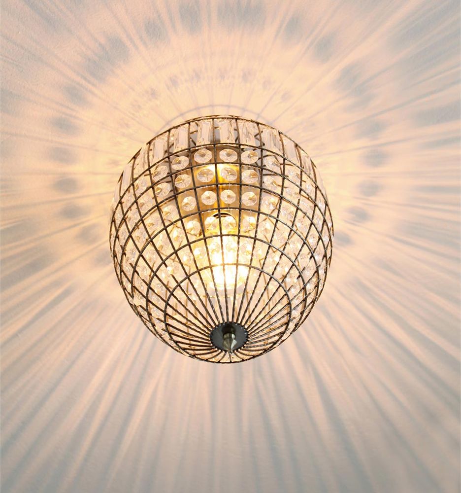Taklampe Amadeus Ø 30 cm antikk med glassprismer og antikt metall, varmt lys for stilfulle interiører.