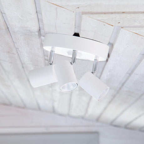 Lampada da soffitto Correct a 3 luci in bianco con teste orientabili per un design abitativo moderno