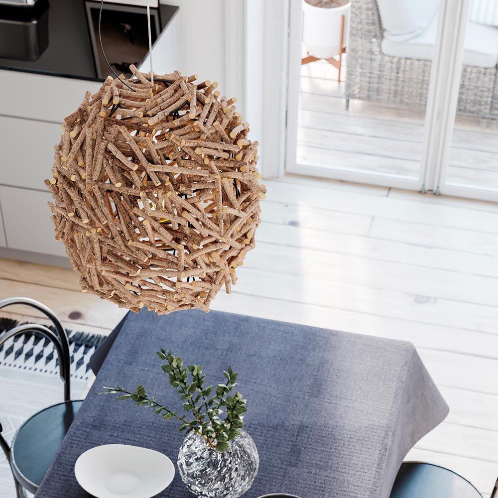 Hängelampe Cono aus Eukalyptusbaumholz, handgefertigt mit einzigartigem Design und natürlicher Optik.