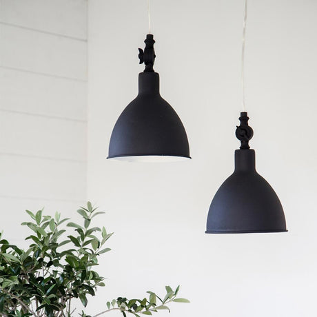 Lampada a sospensione Bazar Ø 17 cm nero sabbia in design moderno, adatta a diversi stili di arredamento.