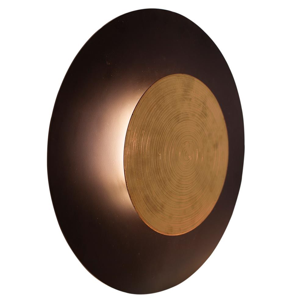 LED-vegglampe Nitra Ø 50 cm svart, gullfarget med matt svart metall og luksuriøs belysning med gulldetaljer.