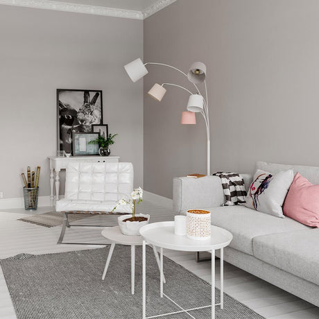 Foggy 5-light floor lamp, 200 cm, in a modern living space, placed next to a sofa and armchair.
