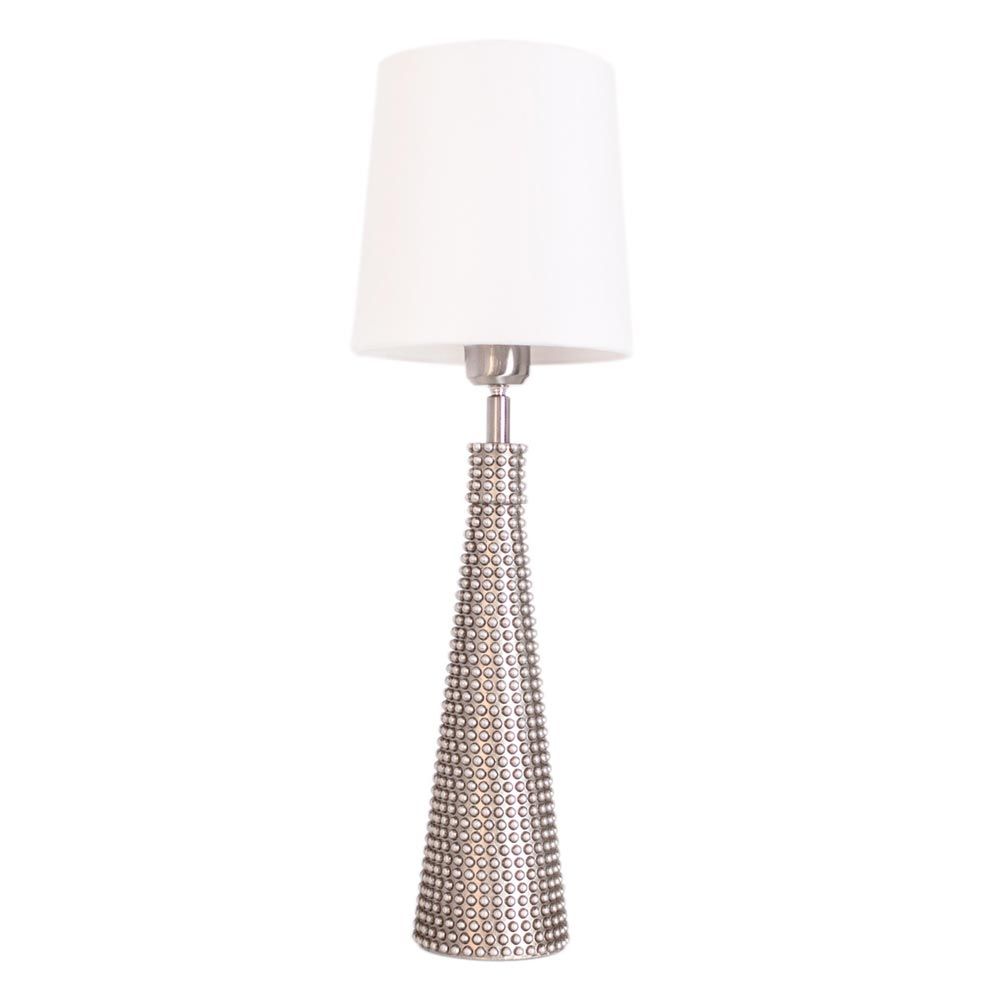 Bordlampa Lofty Slim med tygskärm vit från By Rydens, modern med silverfot och vit lampskärm.