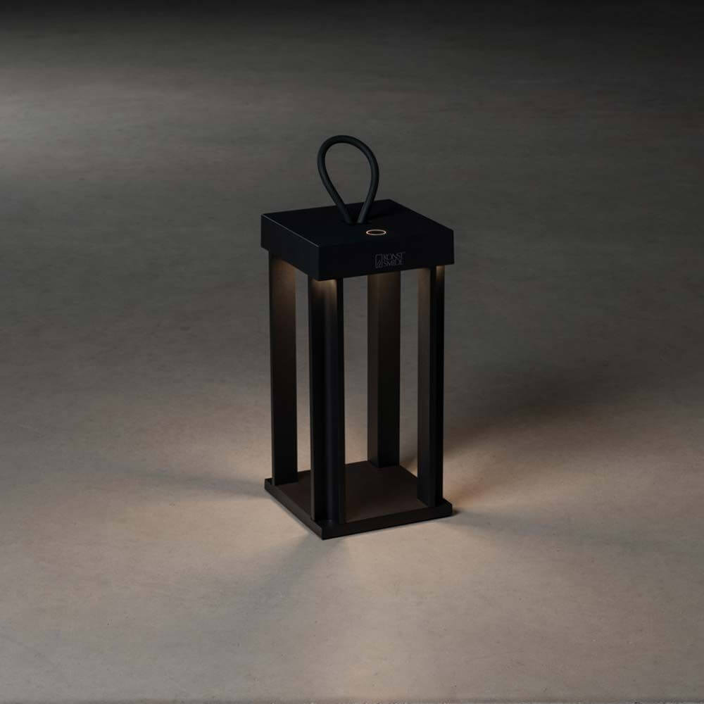 Cannes Outdoor USB-Laterne IP54 in elegantem Schwarz, ideal für den Außenbereich mit dimmbarer LED.