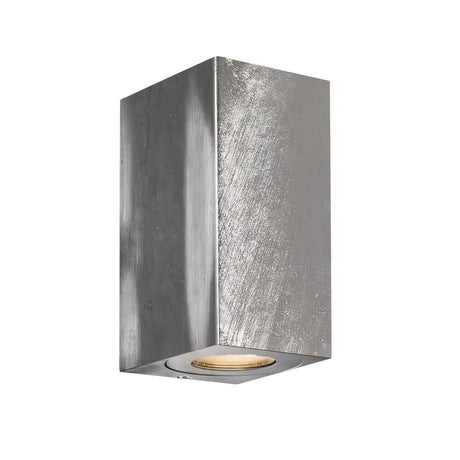 Canto Maxi Kubi 2 Wandleuchte IP44 aus verzinktem Stahl mit skulpturalem Design und doppelter Lichtstrahlung.