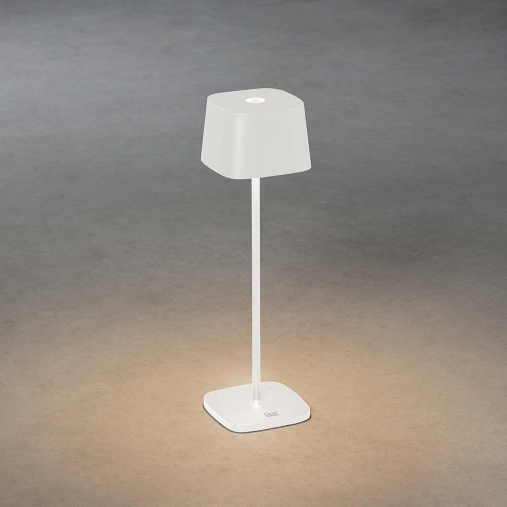 Capri USB-Tischleuchte IP54 in Weiß mit dimmbarer Lichtstärke und wechselbarer Lichtwärme.