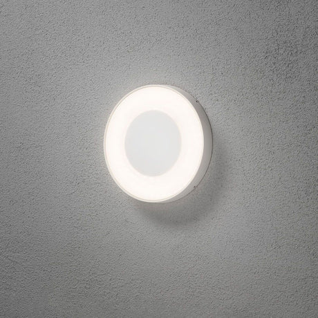 Carrara LED Ulkoseinä- ja kattovalaisin Ø 27cm CCT Valkoinen harmaalla seinällä asennettuna.