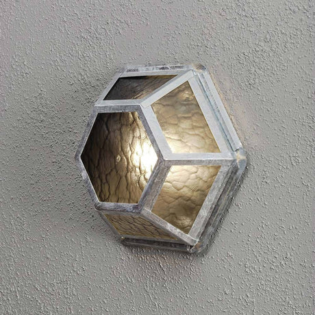 Castor Buitenwand- & Plafondlamp rookkleurig acrylglas aan een muur gemonteerd