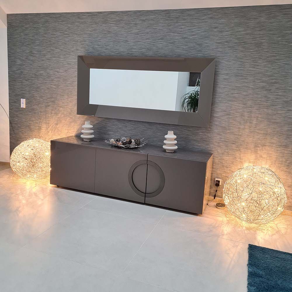 Katellani & Smith Fil de Fer F LED Bodenleuchte Drahtkugel Dimmbar in stilvollem Wohnzimmer-Setting