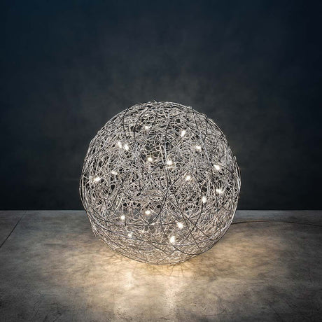 Catellani & Smith Fil de Fer F LED Bodenleuchte Drahtkugel Dimmbar aus Aluminiumdraht beleuchtet von Lämpchen.