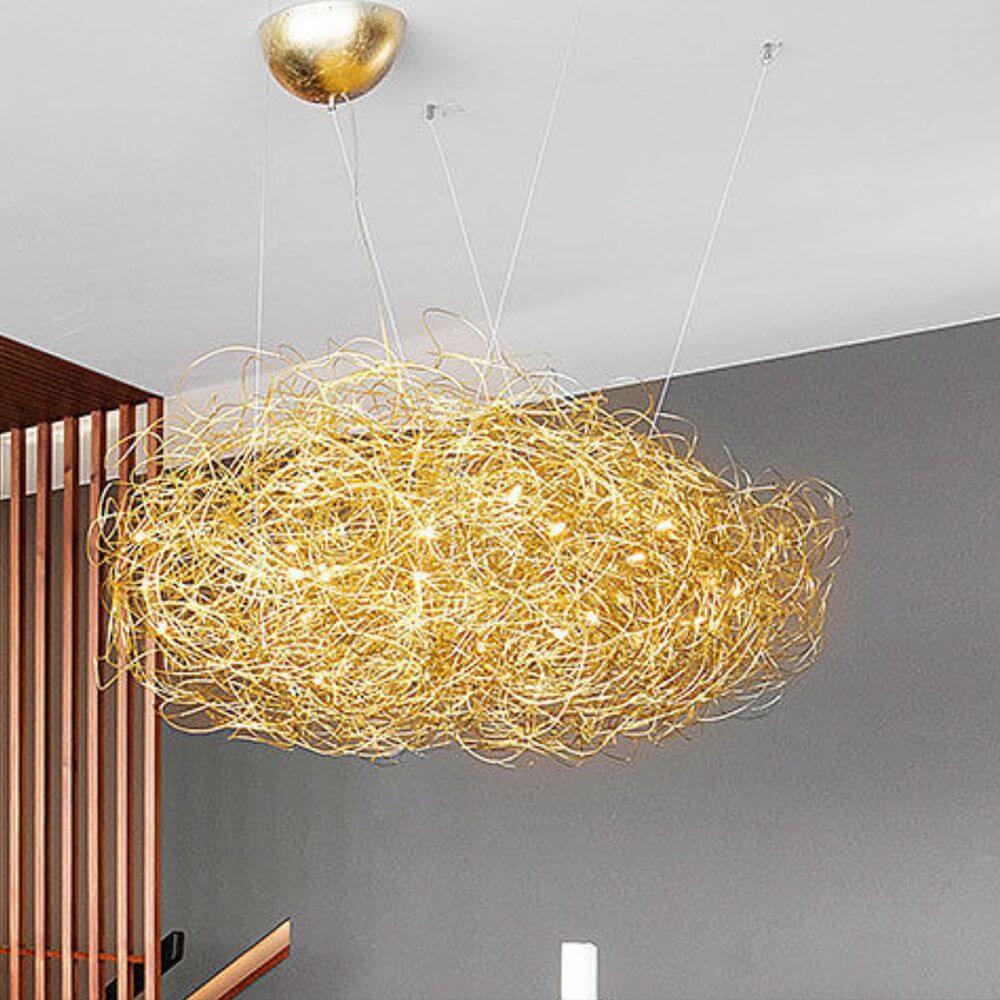 Catellani & Smith Fil de Fer Nuvola LED Hängeleuchte Drahtgeflecht in goldenem Drahtdesign.