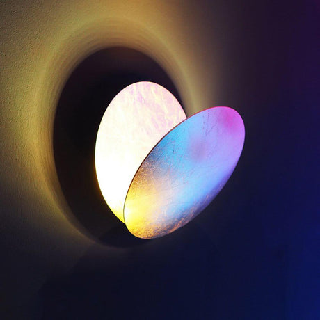 Catellani & Smith Lederam W1 25 LED applique murale aux nuances de couleur douces et au design élégant.