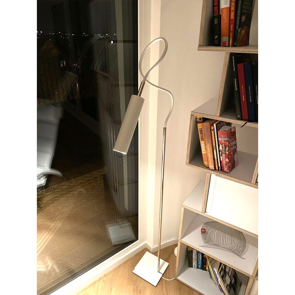 Catellani & Smith Lucenera 207 LED Stehlampe 180cm Dimmbar in modernem Raumdesign.
