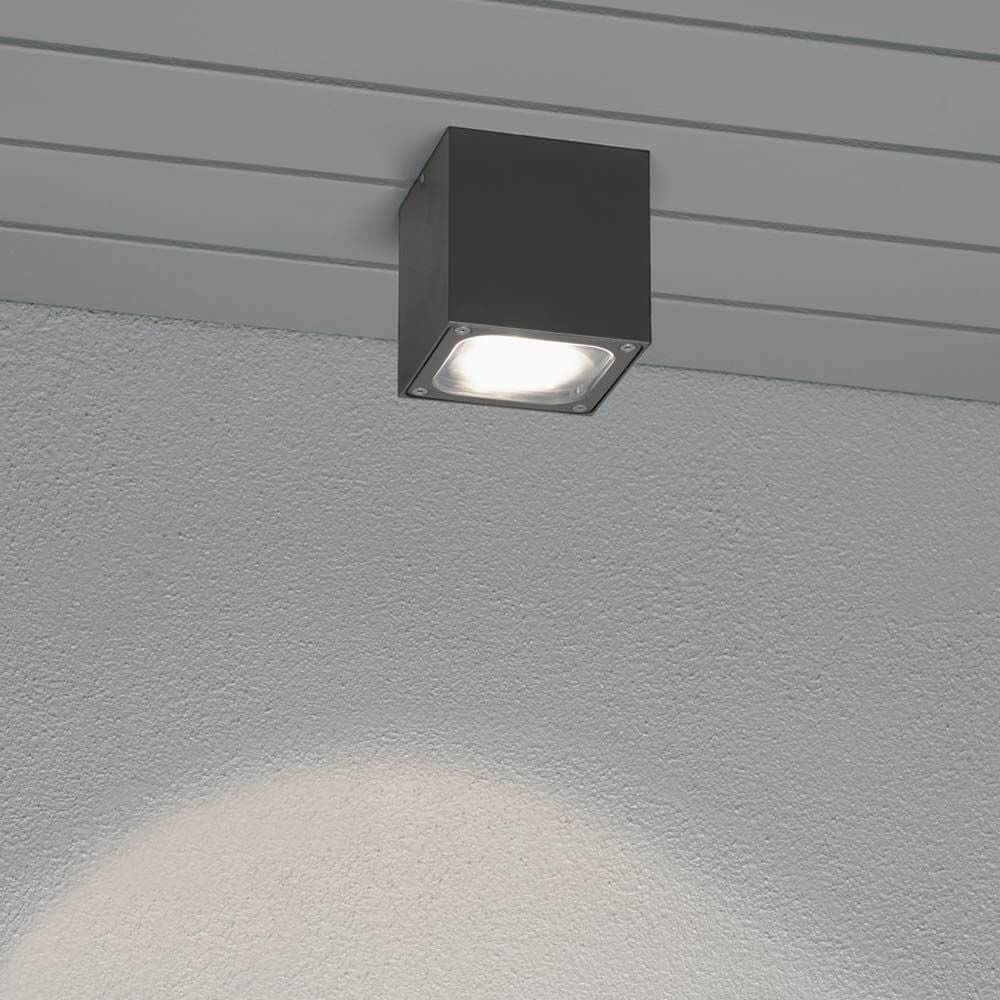 Cesena LED Außen Deckenaufbauleuchte in Anthrazit, moderne Metallleuchte für Außeneinsatz.