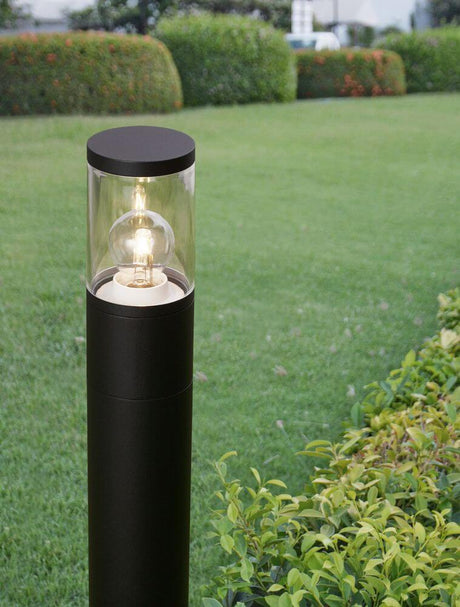 Cetera udendørs pullert lys sort IP54 i haven, stilfuldt blikfang med moderne design.