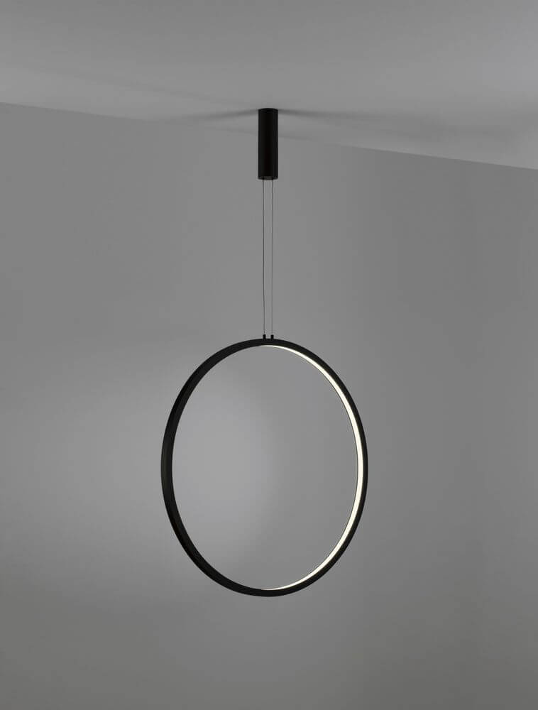Change LED Pendelleuchte Ø 80,7cm 3000K in elegantem, schwebendem Design auf grauem Hintergrund.