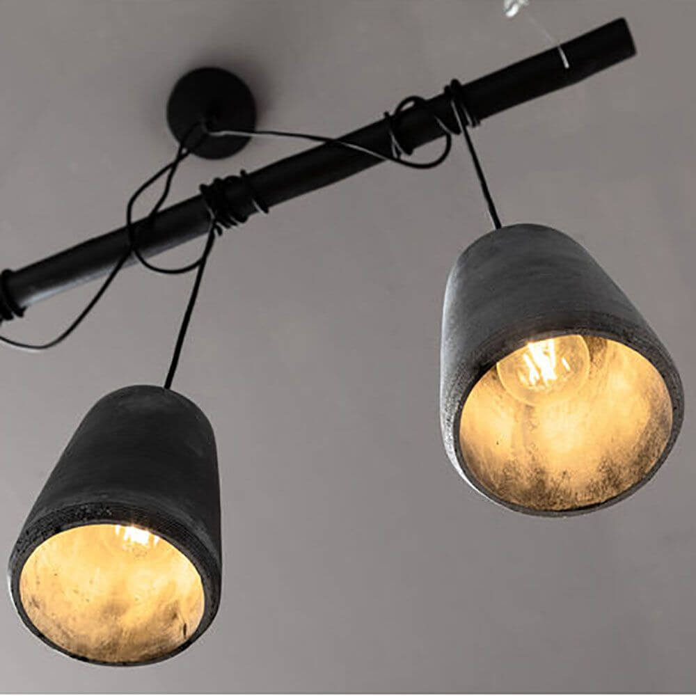 Charmante Hängeleuchte Dining Beton mit zwei modernen Betonlampen für stilvolle Innenräume.