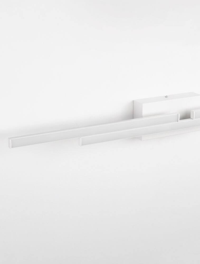 Chart LED Wandleuchte 3-flammig 3000K in modernem Design an der Wand.
