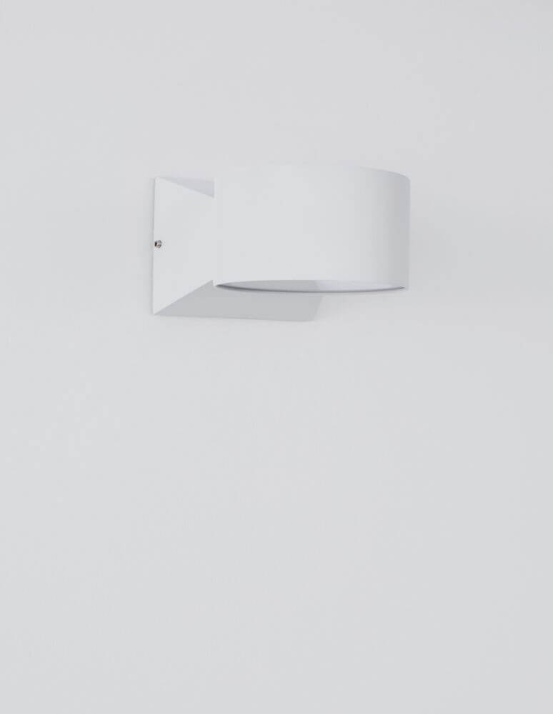 Chez LED Außenwandleuchte Ø 9cm 3000K Weiß IP54 in modernem, minimalistischem Design.