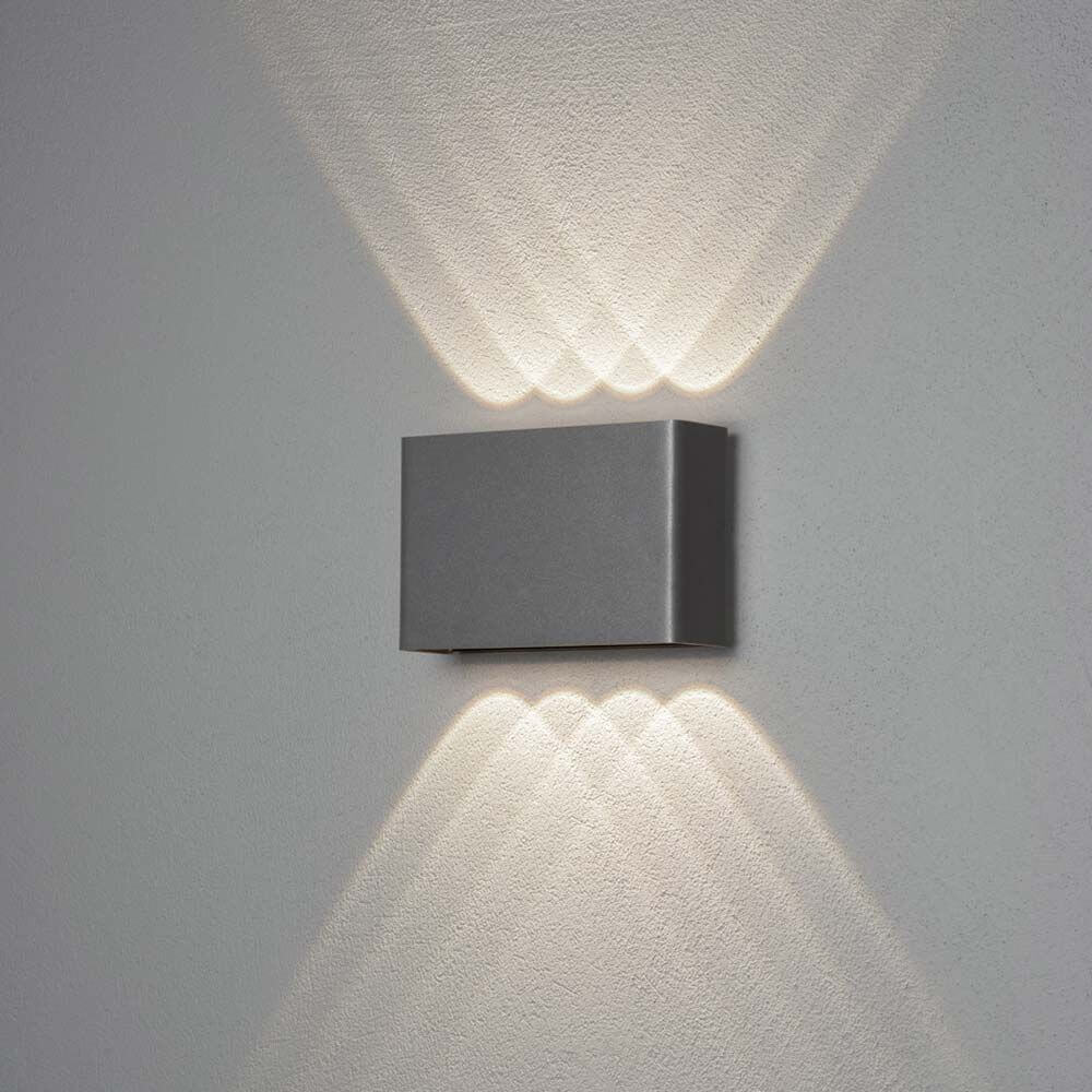 Chieri LED Außen Wandleuchte IP54 in Anthrazit mit modernem Design und sanfter Beleuchtung.