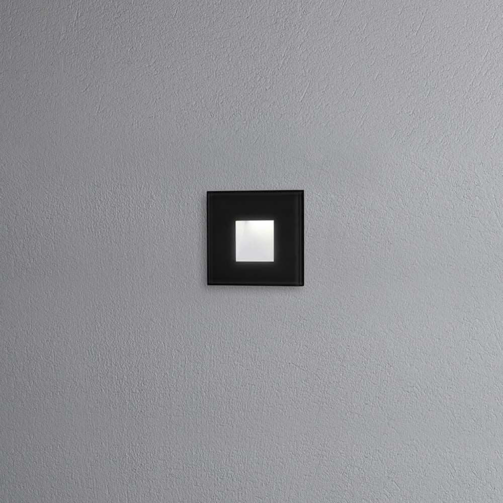 Chieri LED Außenwandlampe IP54 an grauer Wand, rechteckige 1,5W HP LED Fuß-/Absatzleuchte.