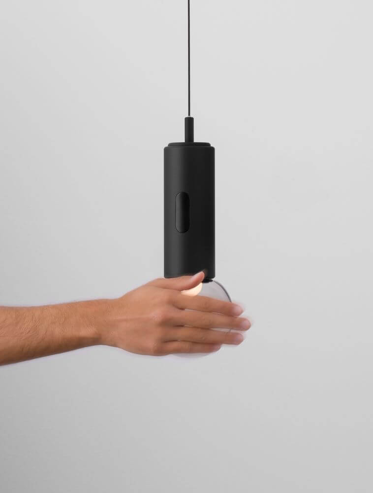 Chronos LED Pendelleuchte 3000K mit Dimmfunktion und elegantem Design in Schwarz.