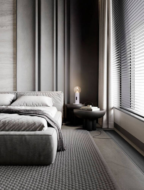 Chronos LED Bordlampe 3000K i et moderne soveværelse med minimalistisk design.