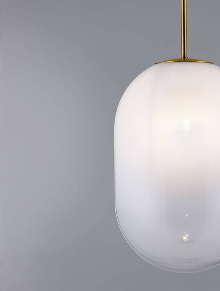 Chrysi Pendelleuchte Gold, Weiß mit mundgeblasenem Glas und eleganter Form