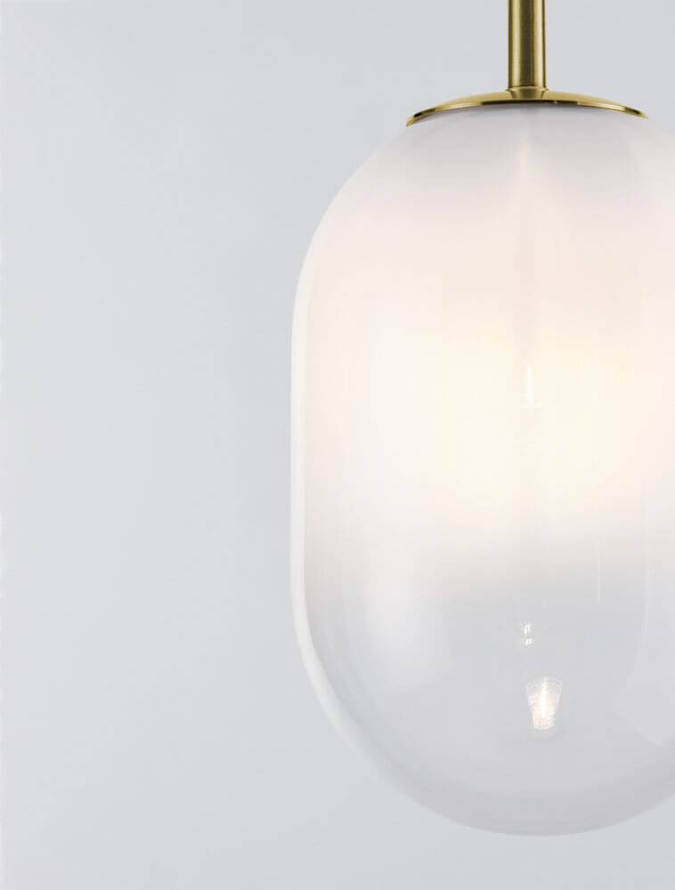 Chrysi Pendelleuchte Gold, Weiß mit mundgeblasenem Glas und elegantem Design.