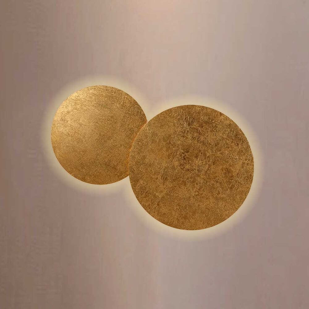 s.luce Cloud indirekte LED Wandleuchte Kombination in goldener Optik mit sanfter Beleuchtung.
