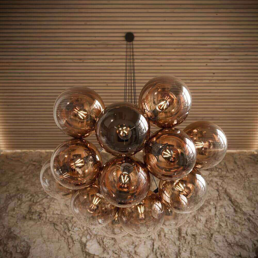 Moderne Lampe mit kupferfarbenen Glaskugeln, elegantes Design für stilvolle Innenräume.