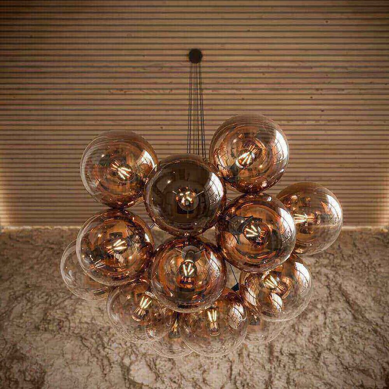 Moderne Lampe mit kupferfarbenen Glaskugeln, elegantes Design für stilvolle Innenräume.