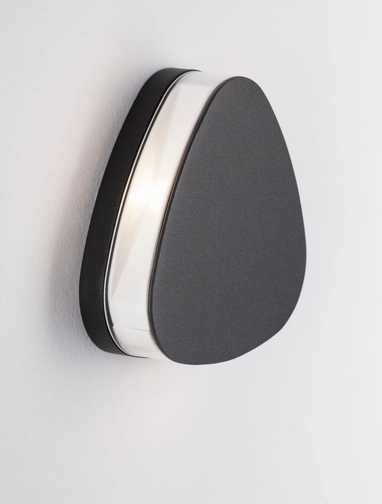 Combo LED Außenwandleuchte 3000K Anthrazit IP65 an einer Wand montiert, modernes Design und vielseitige Nutzung.