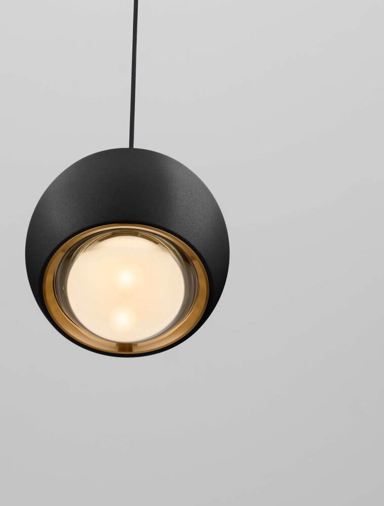 Conga LED Pendelleuchte Ø 9,6cm 3000K in edlem Goldton und modernem Design, perfekte Beleuchtung für Esstische.