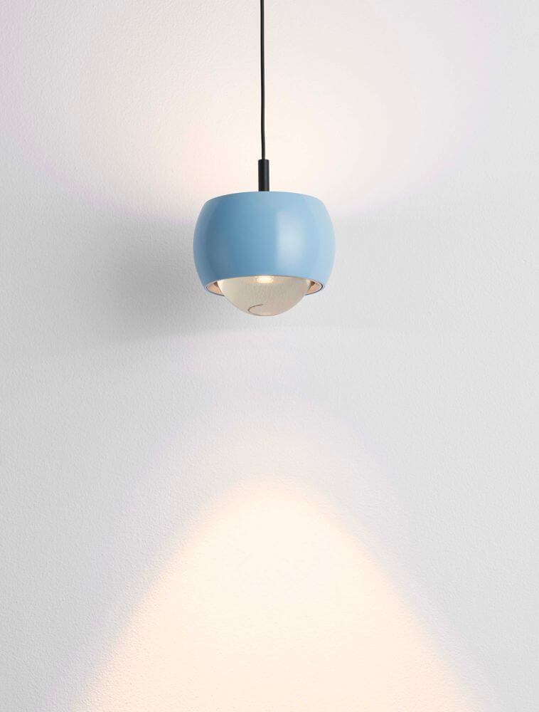 Conga LED Pendelleuchte Ø 9,6cm 3000K in Blau, modernes Design mit sanftem Licht, ideal für Wohnräume.