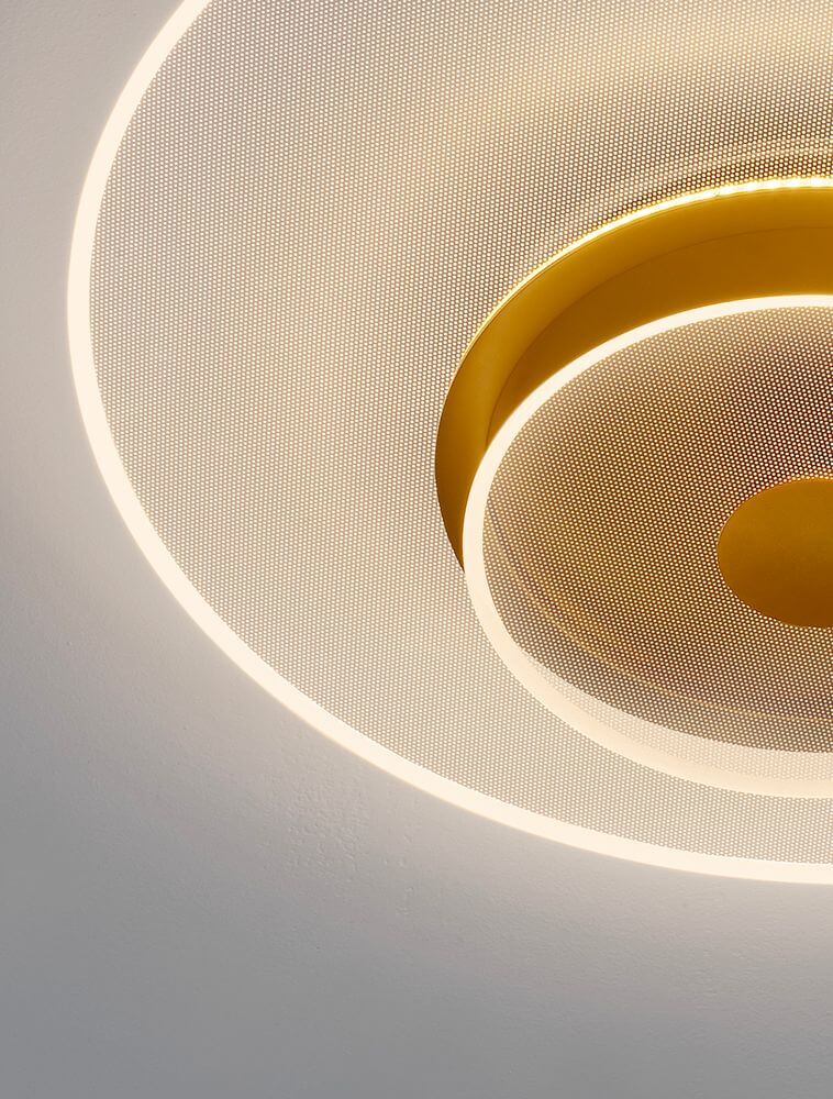 Elegante Copo LED Deckenleuchte in Gold mit dimmbarem Licht für moderne Innenräume.