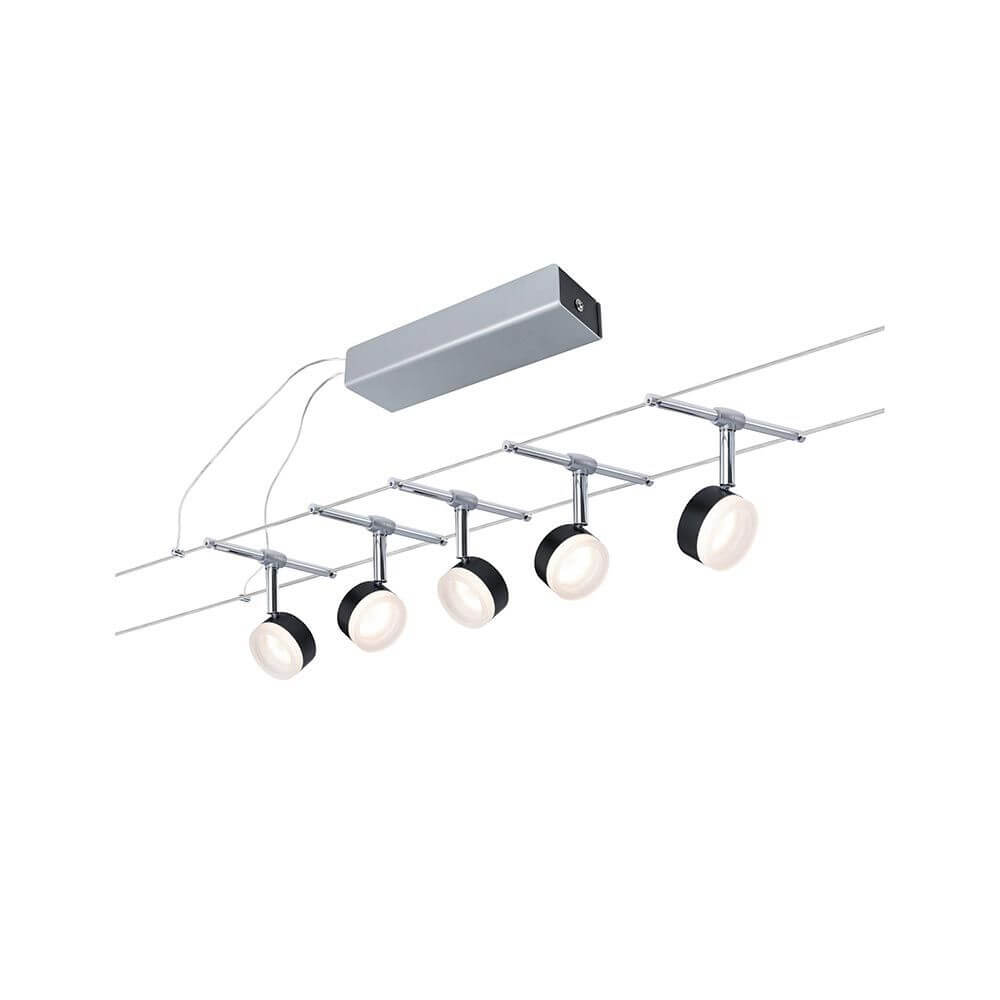 CorDuo LED Seilsystem Clear Basis-Set Schwarz, Chrom mit mehreren Spots montiert.