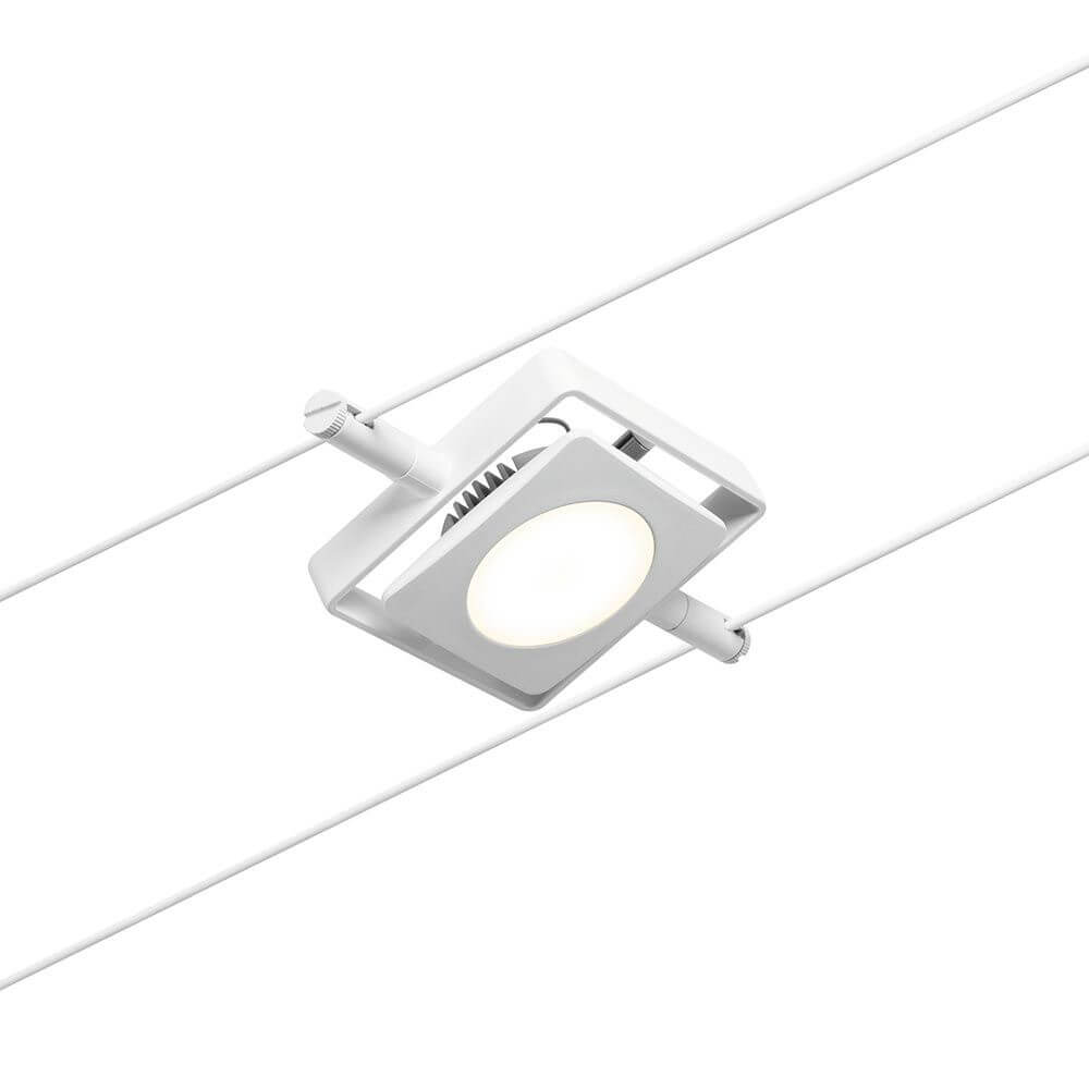 CorDuo LED Seilsystem Mac Basis-Set Weiß, Chrom mit LED-Spot an einem Seil montiert.