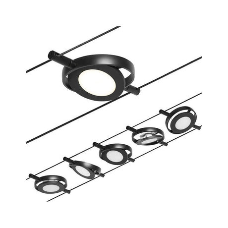 CorDuo LED Seilsystem Round Mac Basis-Set Schwarz, Chrom mit Rund-LED-Spots an Seil montiert.