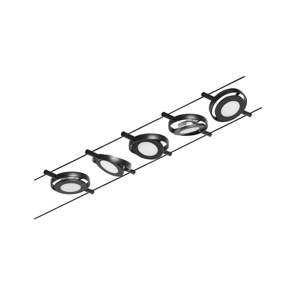 CorDuo LED Seilsystem Round Mac Basis-Set Schwarz, Chrom mit mehreren Spots auf Kabeln installiert.