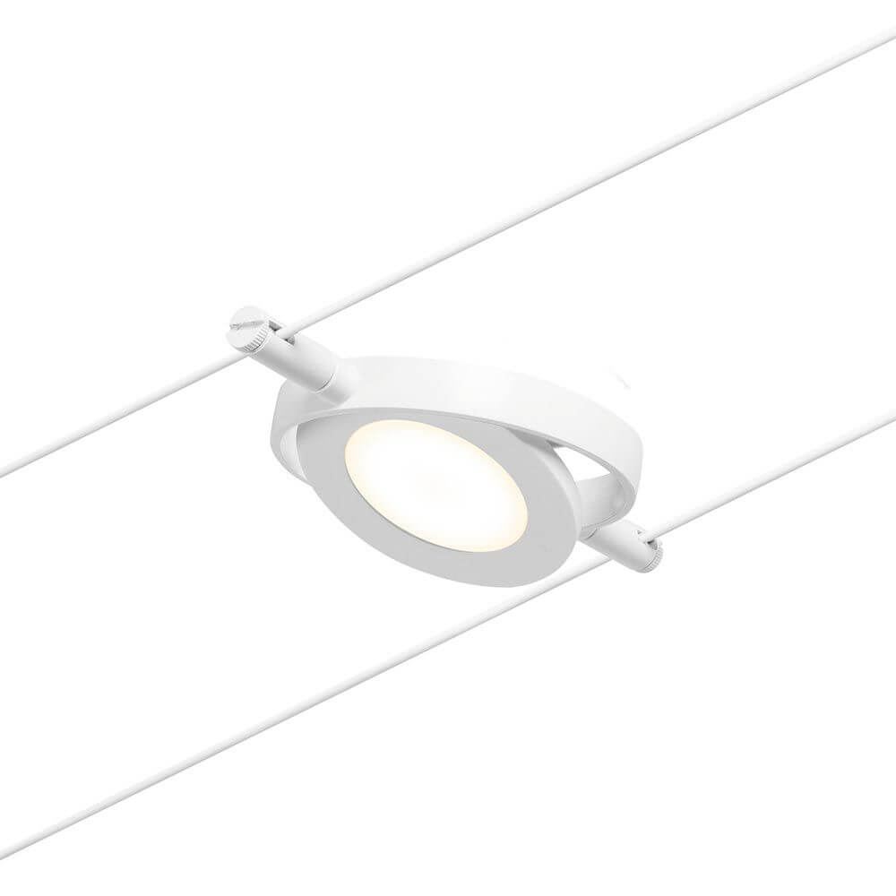 CorDuo LED Seilsystem Einzelspot Round Mac Weiß-Matt, Chrom an einem Seilsystem montiert.