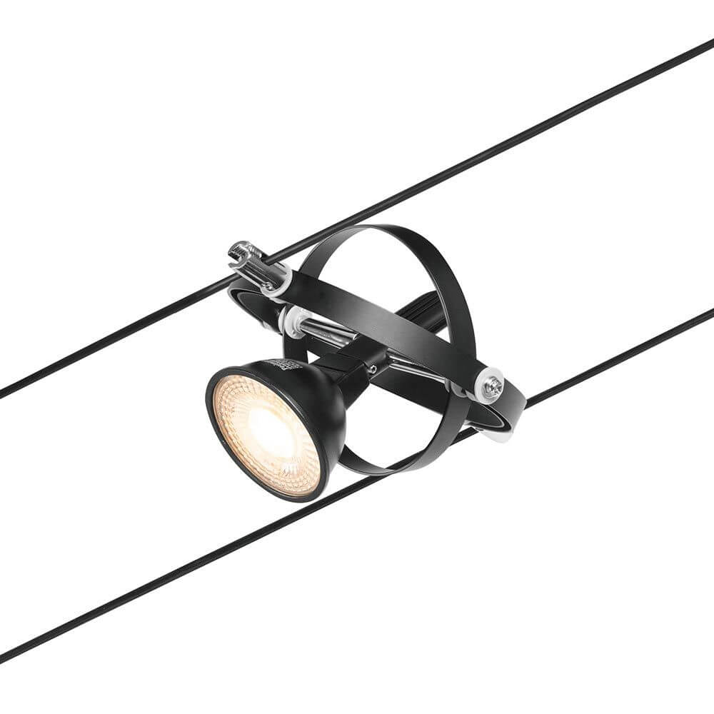 CorDuo Seilsystem Cardan Basis-Set Schwarz-Matt, Chrom mit individueller Lichtquelle auf Seil gespannt.