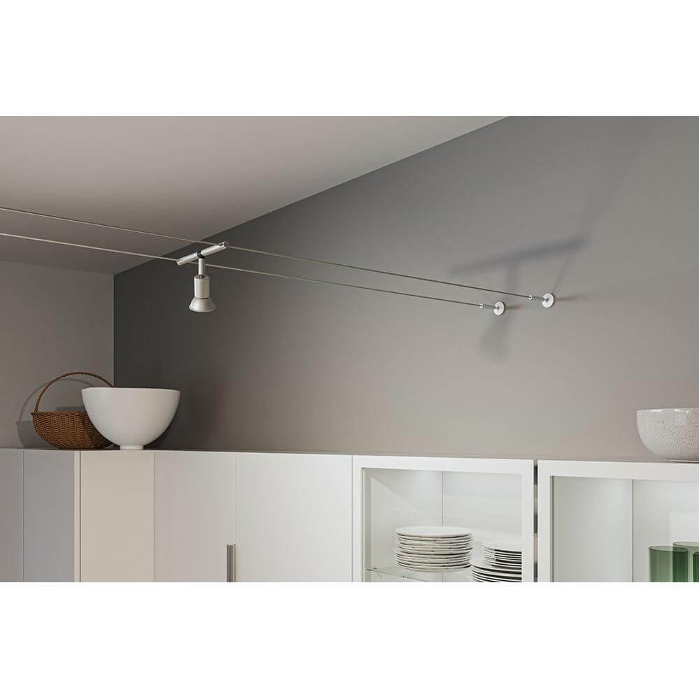 CorDuo kabelsystem monteringssæt vægtilslutning mat krom på en moderne væg med halogenlys.
