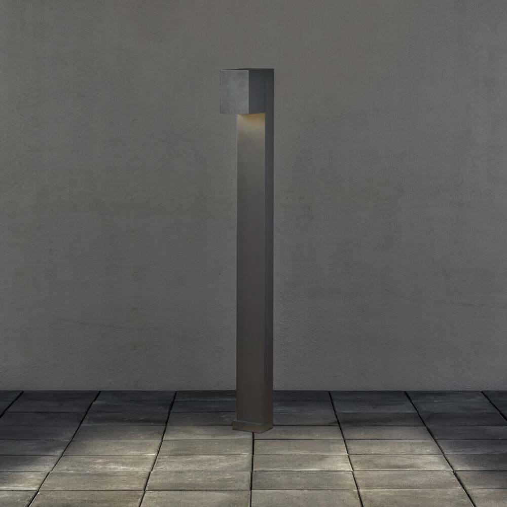 Cremona LED Pollerleuchte Anthrazit auf einem stilvollen Boden, ideal für Gartenwege.