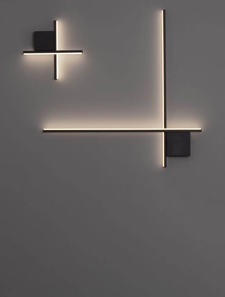 Cross LED Wandleuchte 30cm 2-flammig 2700K in mattem Gold und auffälligem geometrischen Design.
