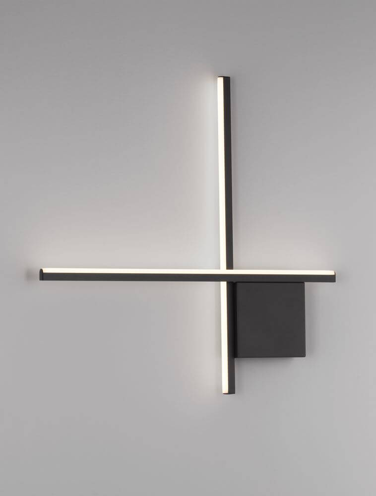 Moderne Cross LED Wandleuchte in geometrischem Design mit satiniertem Gold und LED-Beleuchtung für eleganten Raumakzent.