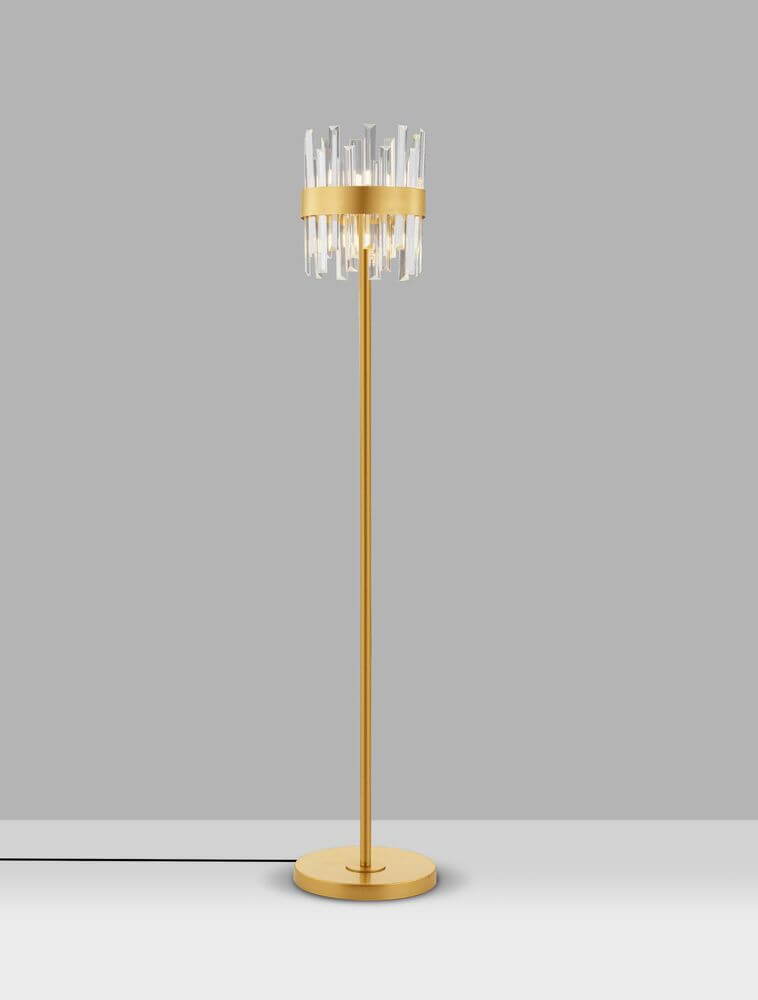 Crown Stehlampe Gold mit gläsernem Lampenschirm und elegantem Design auf grauem Hintergrund.
