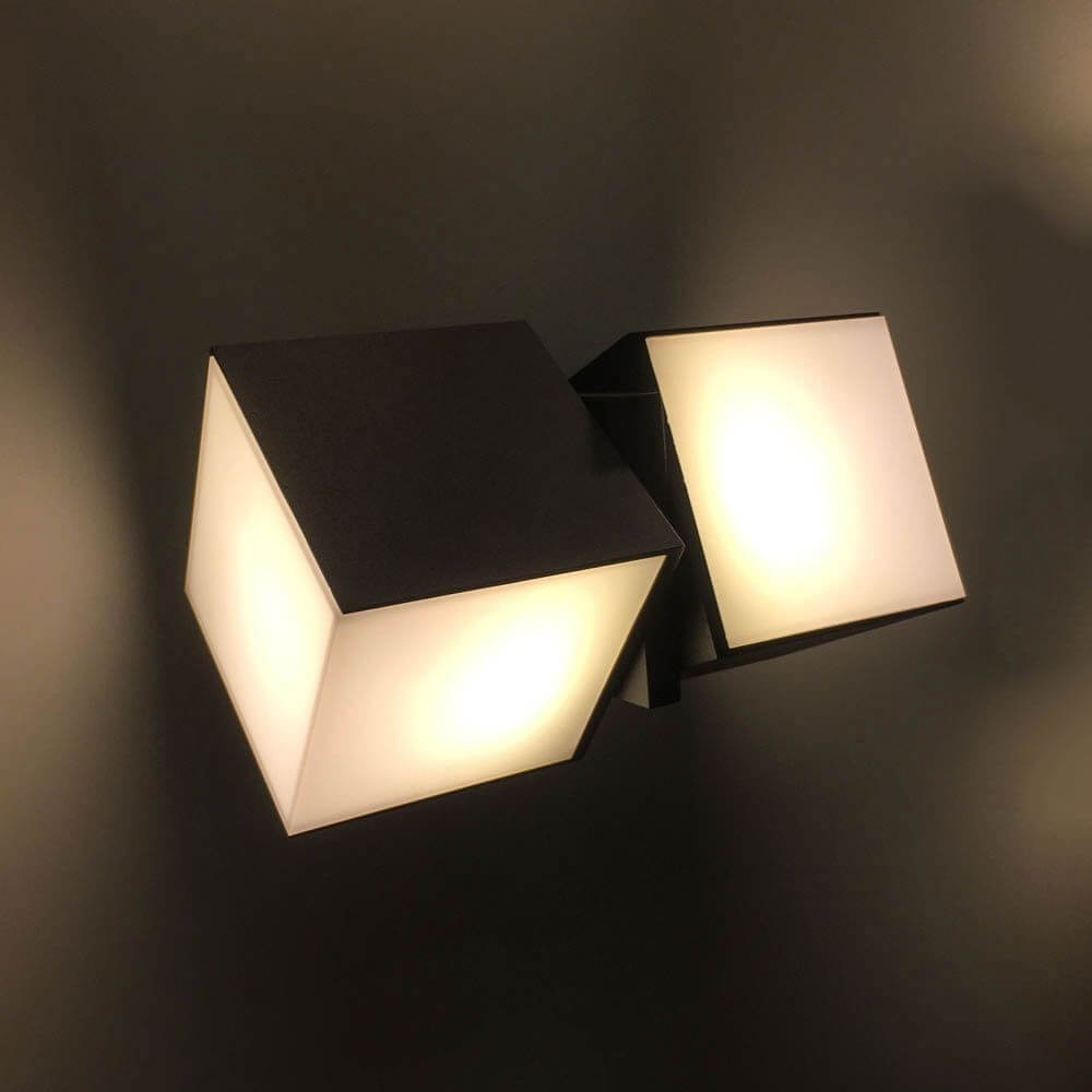 Drehbare LED-Außenwandleuchte Cuba IP54 Anthrazit mit zwei quadratischen Leuchtenköpfen in einem modernen Design.