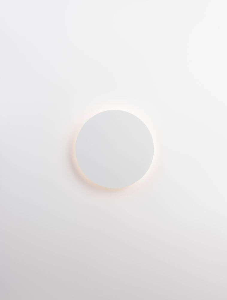 Cyrcle LED Wandleuchte Ø 22cm 3000K auf einem weißen Hintergrund