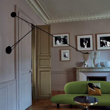 DCWéditions Aaro LED Wandleuchte 160cm schwenkbar an der Wand in modernem Wohnraum